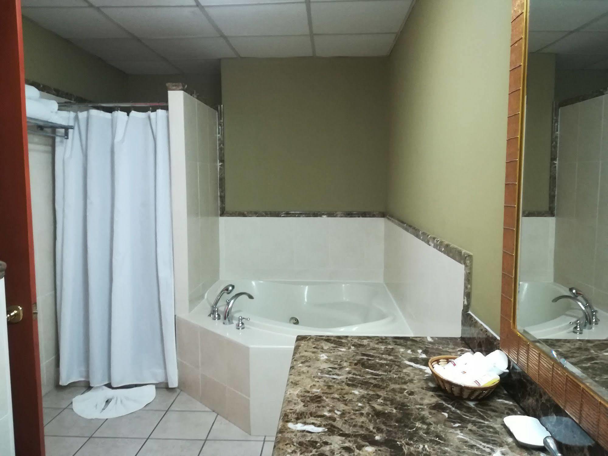 Suites Las Palmas, Hotel & Apartments. سان سلفادور المظهر الخارجي الصورة